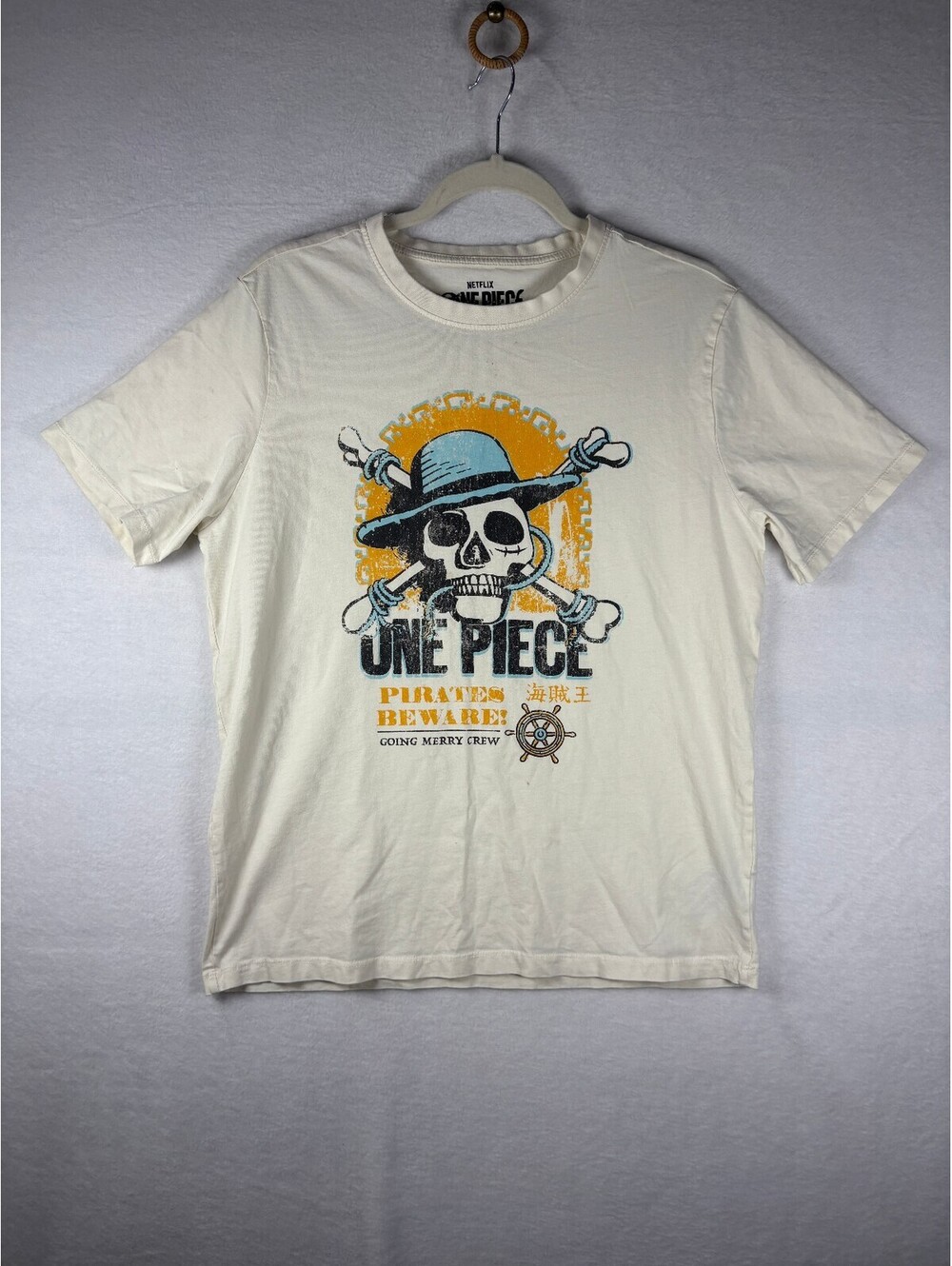 Netflix One Piece Straw Hat Jolly Roger Graphic T-Shirt Mens Medium Off White